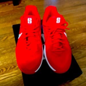 NIKE SABRINA GREAT CONDITION 
(LOW PRICE)
Worn one or two times